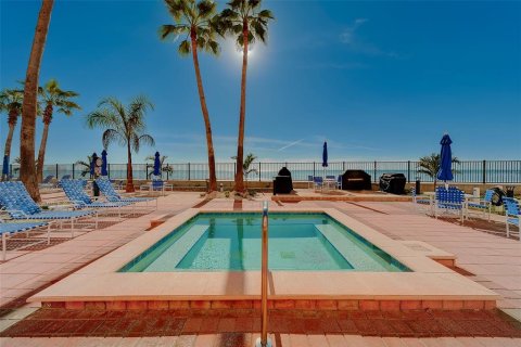 Condo in North Redington Beach, Florida, 2 bedrooms  № 2231526 - photo 22
