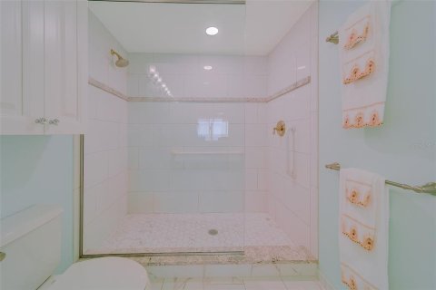 Condo in North Redington Beach, Florida, 2 bedrooms  № 2231526 - photo 30