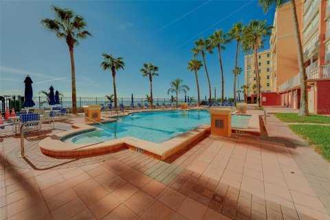 Condo in North Redington Beach, Florida, 2 bedrooms  № 2231526 - photo 21