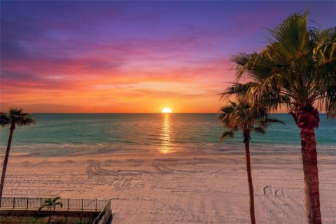 Condo in North Redington Beach, Florida, 2 bedrooms  № 2231526 - photo 4