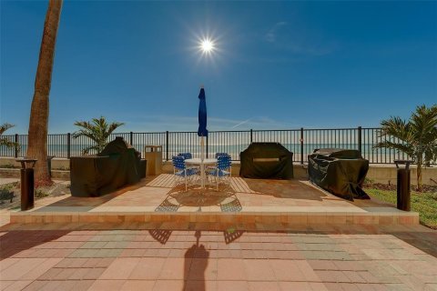 Condo in North Redington Beach, Florida, 2 bedrooms  № 2231526 - photo 23