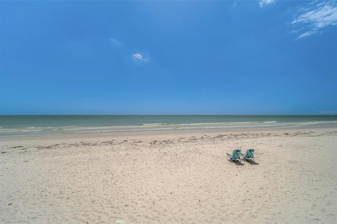 Condo in North Redington Beach, Florida, 2 bedrooms  № 2231526 - photo 7
