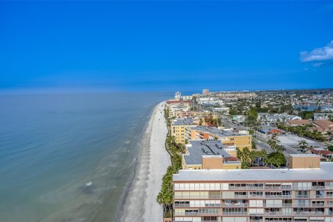 Condo in North Redington Beach, Florida, 2 bedrooms  № 2231526 - photo 25