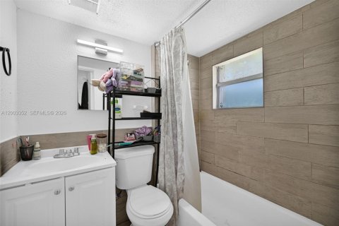 Купить коммерческую недвижимость в Майами, Флорида 98.1м2, № 2068180 - фото 16