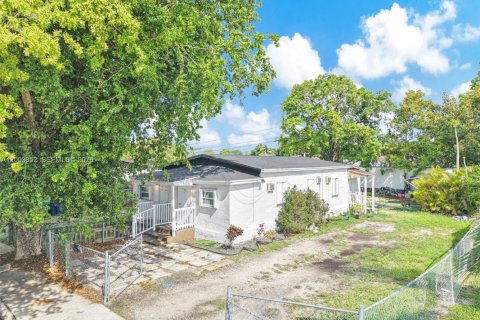 Купить коммерческую недвижимость в Майами, Флорида 98.1м2, № 2068180 - фото 4