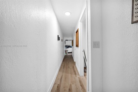 Купить коммерческую недвижимость в Майами, Флорида 98.1м2, № 2068180 - фото 21