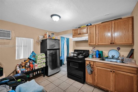 Купить коммерческую недвижимость в Майами, Флорида 98.1м2, № 2068180 - фото 12