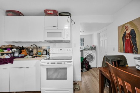 Купить коммерческую недвижимость в Майами, Флорида 98.1м2, № 2068180 - фото 11