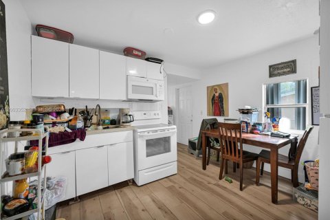 Купить коммерческую недвижимость в Майами, Флорида 98.1м2, № 2068180 - фото 10