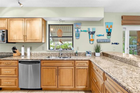 House in Osprey, Florida 2 bedrooms, 130.43 sq.m. № 2402782 - photo 11