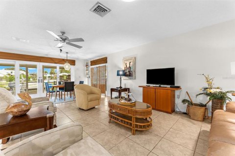 House in Osprey, Florida 2 bedrooms, 130.43 sq.m. № 2402782 - photo 6