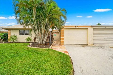House in Osprey, Florida 2 bedrooms, 130.43 sq.m. № 2402782 - photo 2