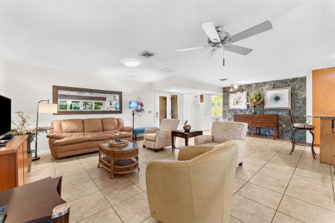 House in Osprey, Florida 2 bedrooms, 130.43 sq.m. № 2402782 - photo 9