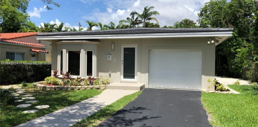 Villa ou maison à Coral Gables, Floride 3 chambres, 137.87 m2 № 1828794