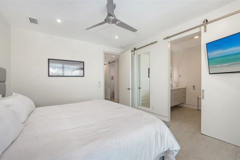 House in Longboat Key, Florida 4 bedrooms, 392.42 sq.m. № 1761027 - photo 30