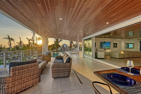 House in Longboat Key, Florida 4 bedrooms, 392.42 sq.m. № 1761027 - photo 10