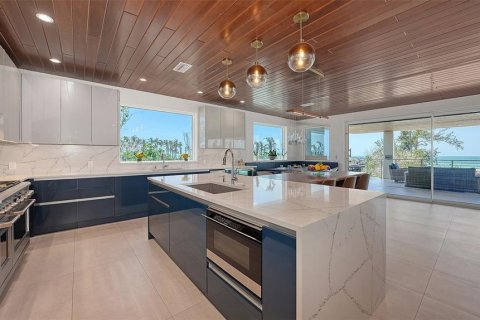 House in Longboat Key, Florida 4 bedrooms, 392.42 sq.m. № 1761027 - photo 12