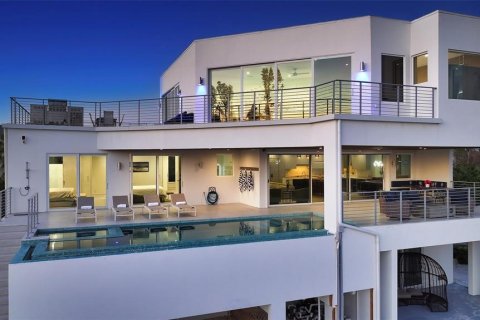 House in Longboat Key, Florida 4 bedrooms, 392.42 sq.m. № 1761027 - photo 4