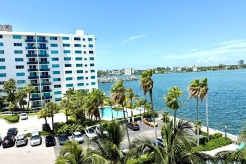 Condo à North Bay Village, Floride, 1 chambre  № 2265481