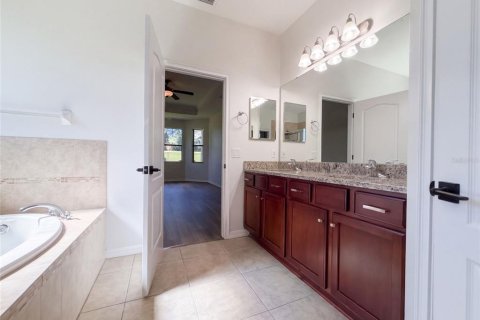 Villa ou maison à vendre à Tampa, Floride: 4 chambres, 264.68 m2 № 2424372 - photo 13
