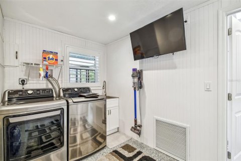 House in Bradenton, Florida 2 bedrooms, 140.47 sq.m. № 1650664 - photo 26