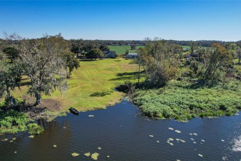 House in Dover, Florida 3 bedrooms, 234.49 sq.m. № 1545559 - photo 13