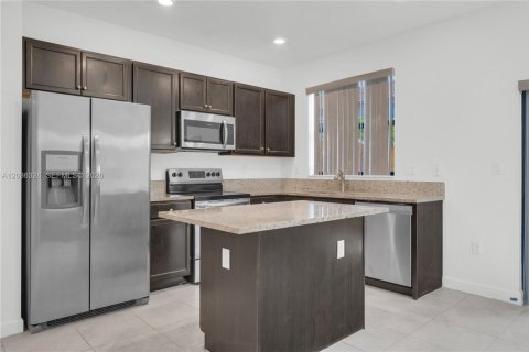 Townhouse in Homestead, Florida 3 bedrooms, 123.19 sq.m. № 2154507 - photo 7