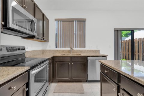 Townhouse in Homestead, Florida 3 bedrooms, 123.19 sq.m. № 2154507 - photo 8