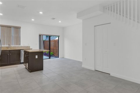 Townhouse in Homestead, Florida 3 bedrooms, 123.19 sq.m. № 2154507 - photo 5