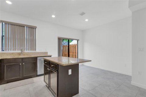 Townhouse in Homestead, Florida 3 bedrooms, 123.19 sq.m. № 2154507 - photo 13