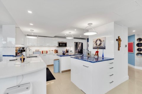 Condominio en venta en Aventura, Florida, 4 dormitorios, 291.9 m2 № 2089834 - foto 13