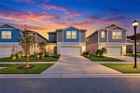 House in Riverview, Florida 4 bedrooms, 206.8 sq.m. № 2418389