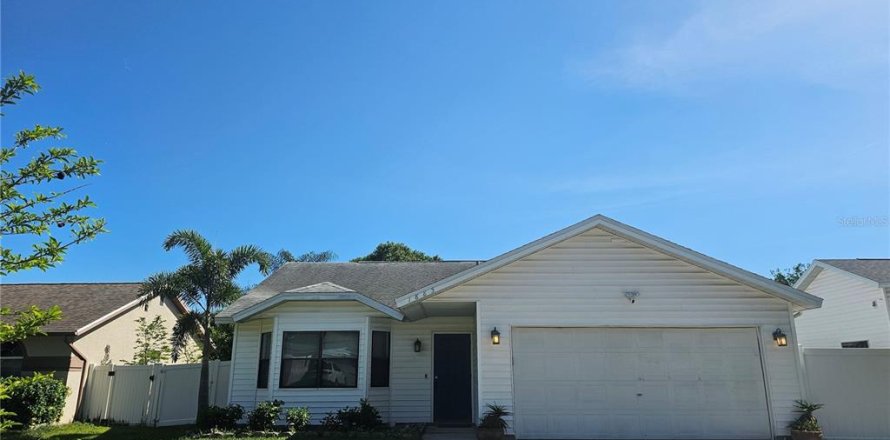 House in Clearwater, Florida 4 bedrooms, 174.47 sq.m. № 2094431