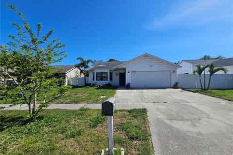 House in Clearwater, Florida 4 bedrooms, 174.47 sq.m. № 2094431 - photo 2
