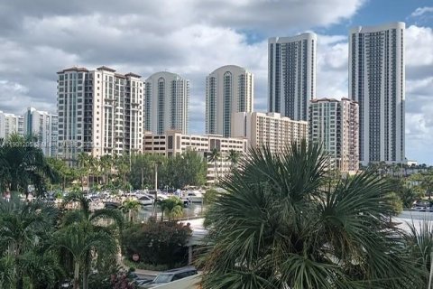 Купить кондоминиум в Санни-Айлс-Бич, Флорида 2 спальни, 125.42м2, № 1952371 - фото 1