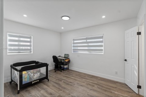 Casa en venta en Miami Gardens, Florida, 4 dormitorios, 115.2 m2 № 1999524 - foto 13