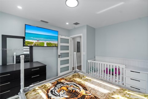 Casa en venta en Miami Gardens, Florida, 4 dormitorios, 115.2 m2 № 1999524 - foto 10