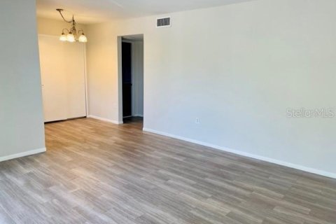 Condominio en alquiler en Sarasota, Florida, 2 dormitorios, 68.1 m2 № 1737404 - foto 5