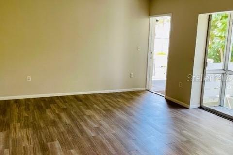 Condominio en alquiler en Sarasota, Florida, 2 dormitorios, 68.1 m2 № 1737404 - foto 3