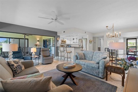 Condo in Fort Myers, Florida, 2 bedrooms  № 1625246 - photo 4