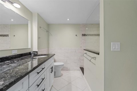 Condo in Fort Myers, Florida, 2 bedrooms  № 1625246 - photo 13