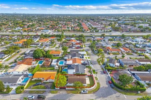 Снять в аренду виллу или дом в Суитуотер, Флорида 4 спальни, 132.48м2, № 1955230 - фото 17