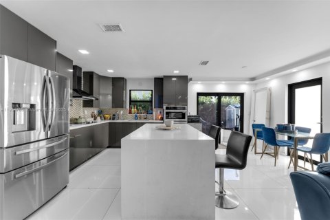 Снять в аренду виллу или дом в Суитуотер, Флорида 4 спальни, 132.48м2, № 1955230 - фото 4