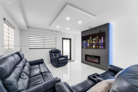 Снять в аренду виллу или дом в Суитуотер, Флорида 4 спальни, 132.48м2, № 1955230 - фото 1