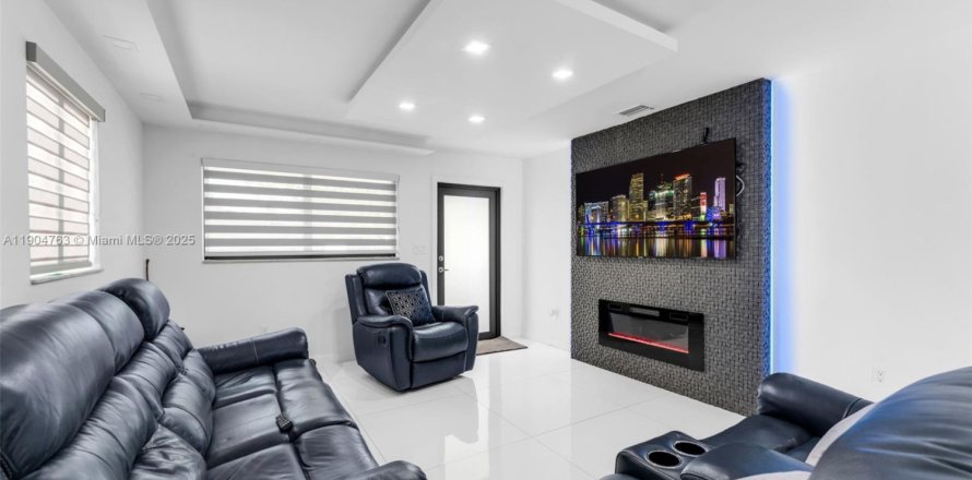 Дом в Суитуотер, Флорида 4 спальни, 132.48м2 № 1955230