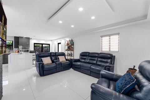 Снять в аренду виллу или дом в Суитуотер, Флорида 4 спальни, 132.48м2, № 1955230 - фото 5