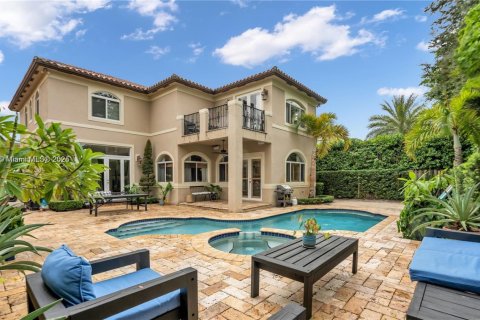 Villa ou maison à vendre à Miami, Floride: 4 chambres, 356.84 m2 № 1956757 - photo 1