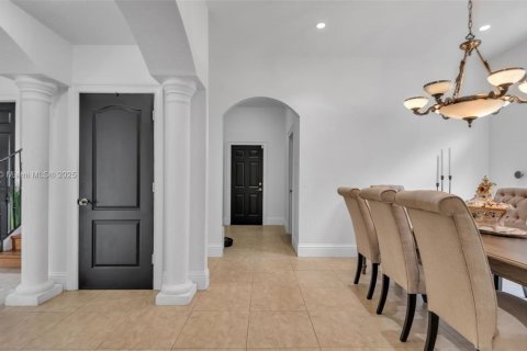 Villa ou maison à vendre à Miami, Floride: 4 chambres, 356.84 m2 № 1956757 - photo 4