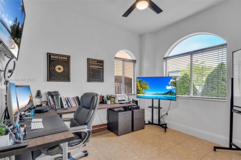 Villa ou maison à vendre à Miami, Floride: 4 chambres, 356.84 m2 № 1956757 - photo 13