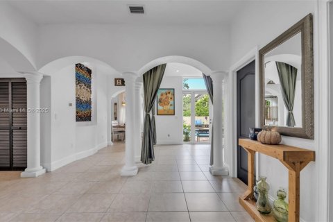 Villa ou maison à vendre à Miami, Floride: 4 chambres, 356.84 m2 № 1956757 - photo 12